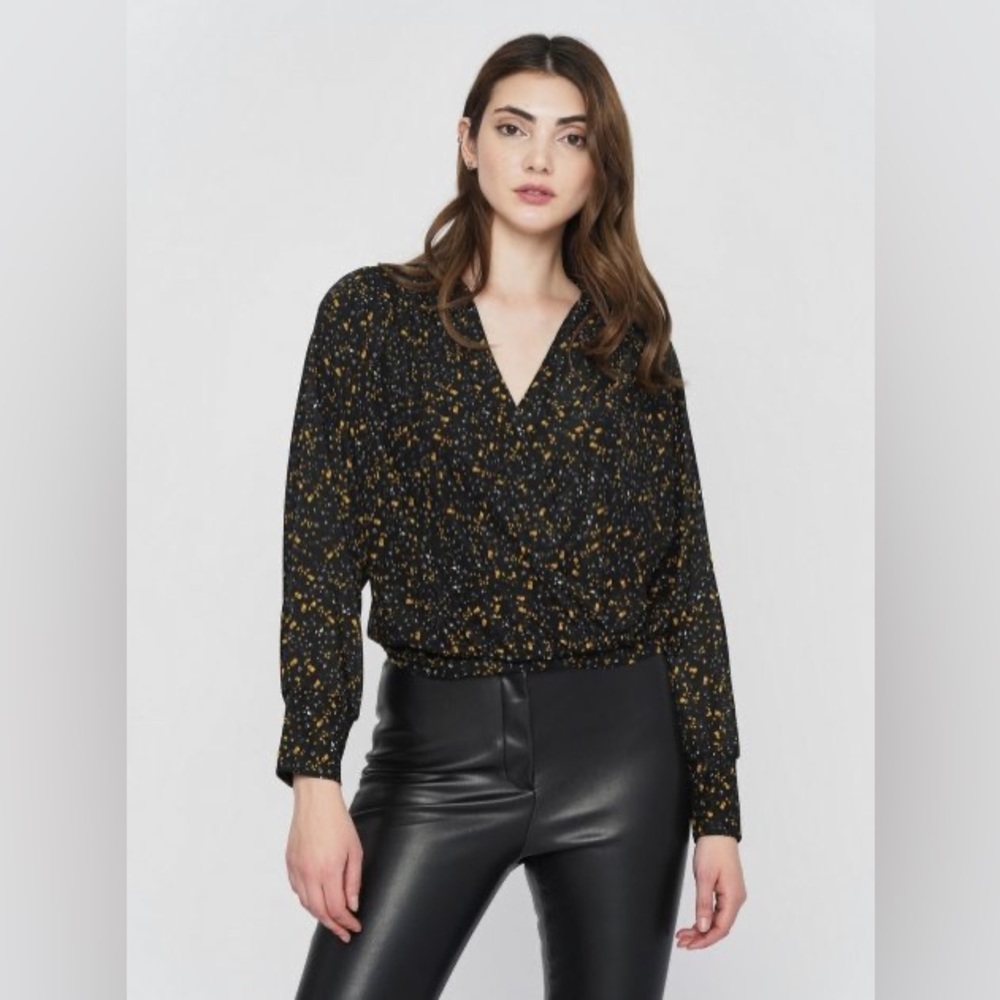 DEX V-NECK PLEATED LONG SLEEVE BLOUSE IN BLACK AND YELLOW PRINT SIZE SMALL